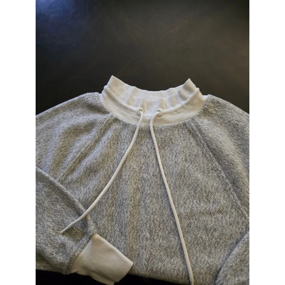 Oversized Women's NWOT Lou & Grey Gray & White Sweatshirt Hoodie XS